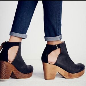 FREE PEOPLE amber orchard clogs size 38 US 8 black boho leather wood